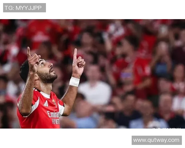 友谊赛回顾：AC米兰与本菲卡零封平局帽子戏法瞬间引发全场热烈反响