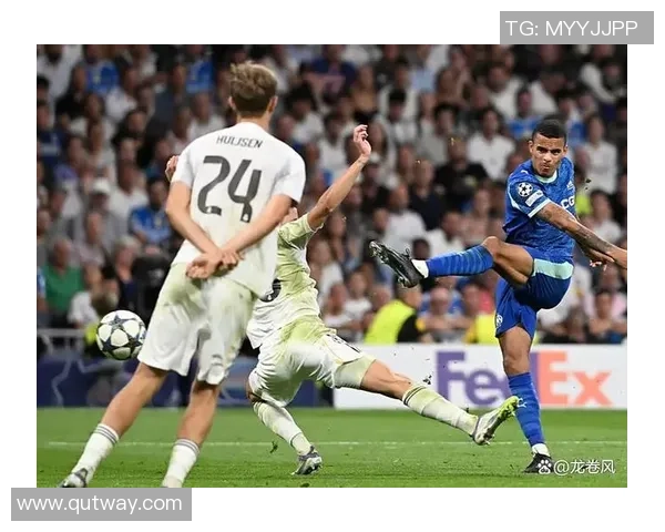 中超精彩对决里昂逆转那不勒斯帽子戏法引发争议判罚全场沸腾 中超精彩对决里昂逆转那不勒斯帽子戏法引发争议判罚全场沸腾