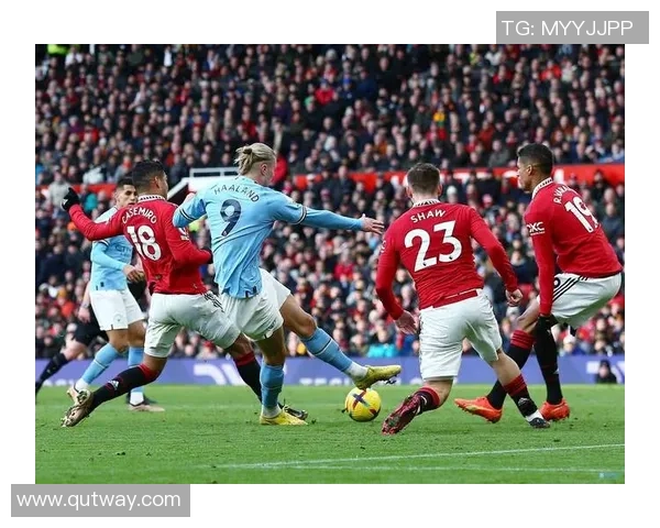 足总杯激战:多特蒙德与曼联2-2平局绝杀瞬间引发全场狂欢战术分析 足总杯激战:多特蒙德与曼联2-2平局绝杀瞬间引发全场狂欢战术分析