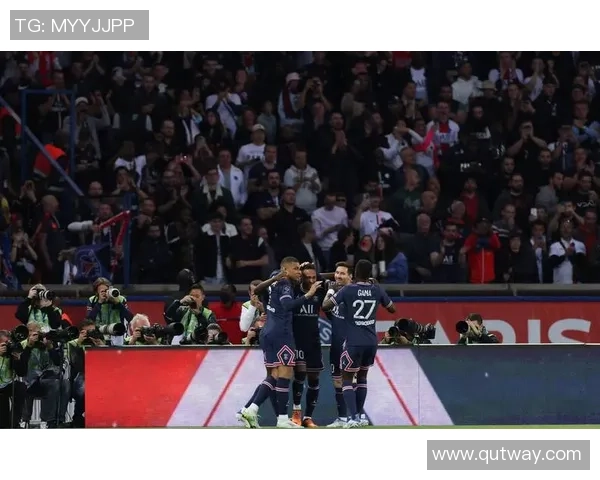 世界杯精彩对决里昂逆转巴黎圣日耳曼帽子戏法点燃全场激情 世界杯精彩对决里昂逆转巴黎圣日耳曼帽子戏法点燃全场激情