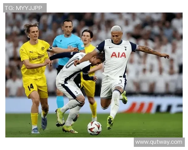 欧联杯激战：多特蒙德与那不勒斯战成平局全场沸腾的瞬间回顾