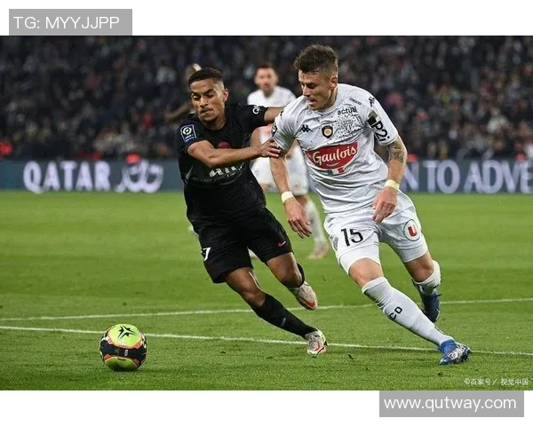 英超赛场巴黎圣日耳曼大胜波尔图引发转会风波与全场热议 英超赛场巴黎圣日耳曼大胜波尔图引发转会风波与全场热议